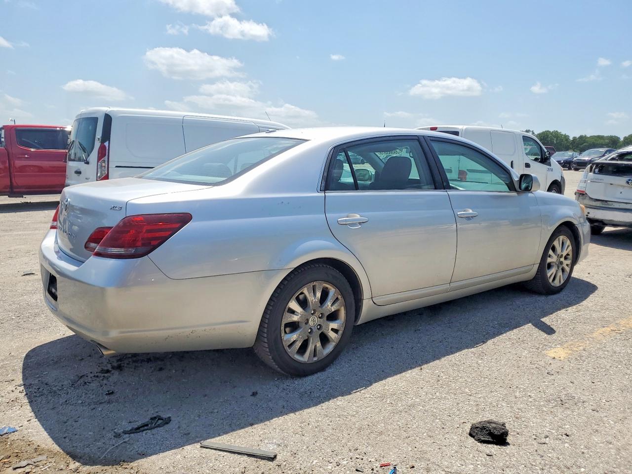 2010 Toyota Avalon Xls Серебряный vin: 4T1BK3DB3AU357839
