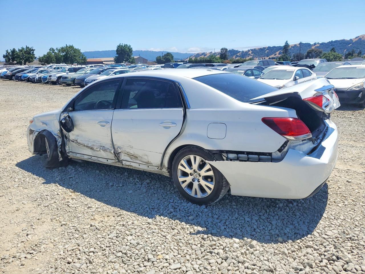 2011 Toyota Avalon Base White vin: 4T1BK3DB3BU371869