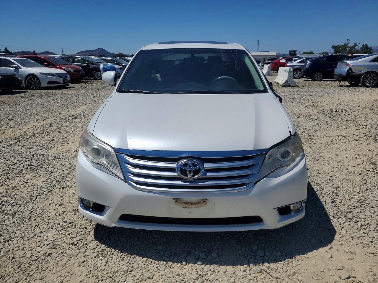 2011 Toyota Avalon Base White vin: 4T1BK3DB3BU371869