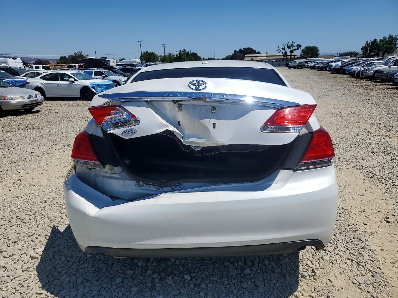 2011 Toyota Avalon Base White vin: 4T1BK3DB3BU371869