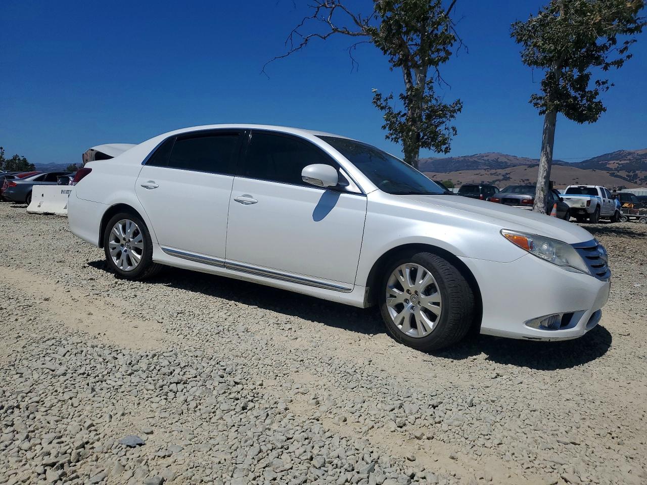 2011 Toyota Avalon Base White vin: 4T1BK3DB3BU371869