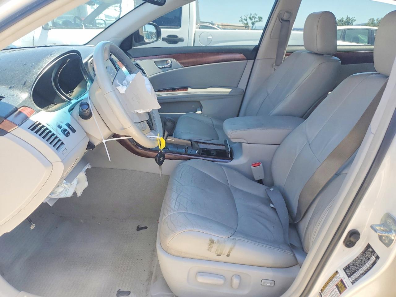 2011 Toyota Avalon Base White vin: 4T1BK3DB3BU371869
