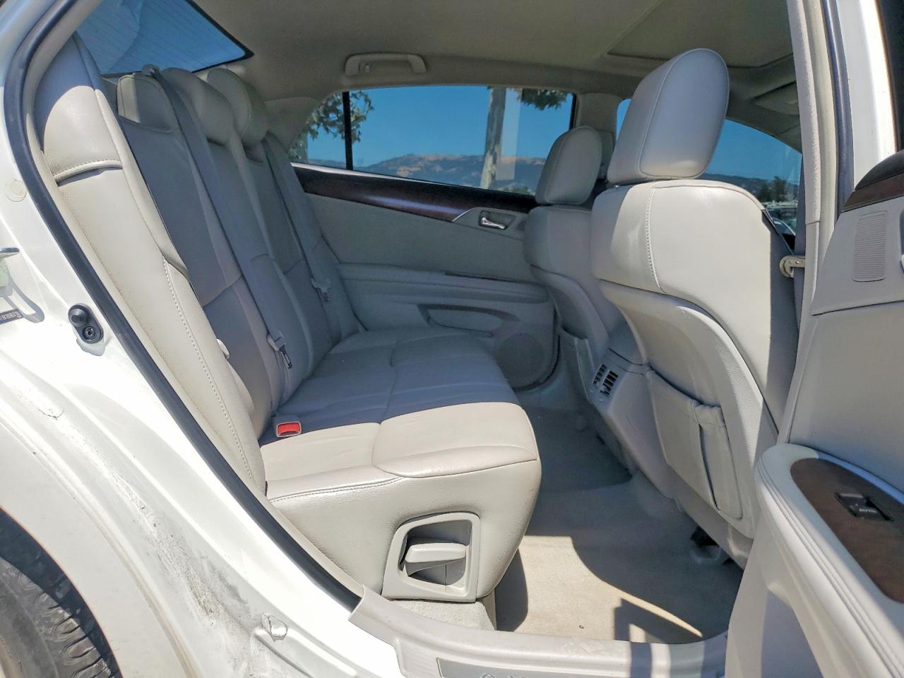 2011 Toyota Avalon Base White vin: 4T1BK3DB3BU371869