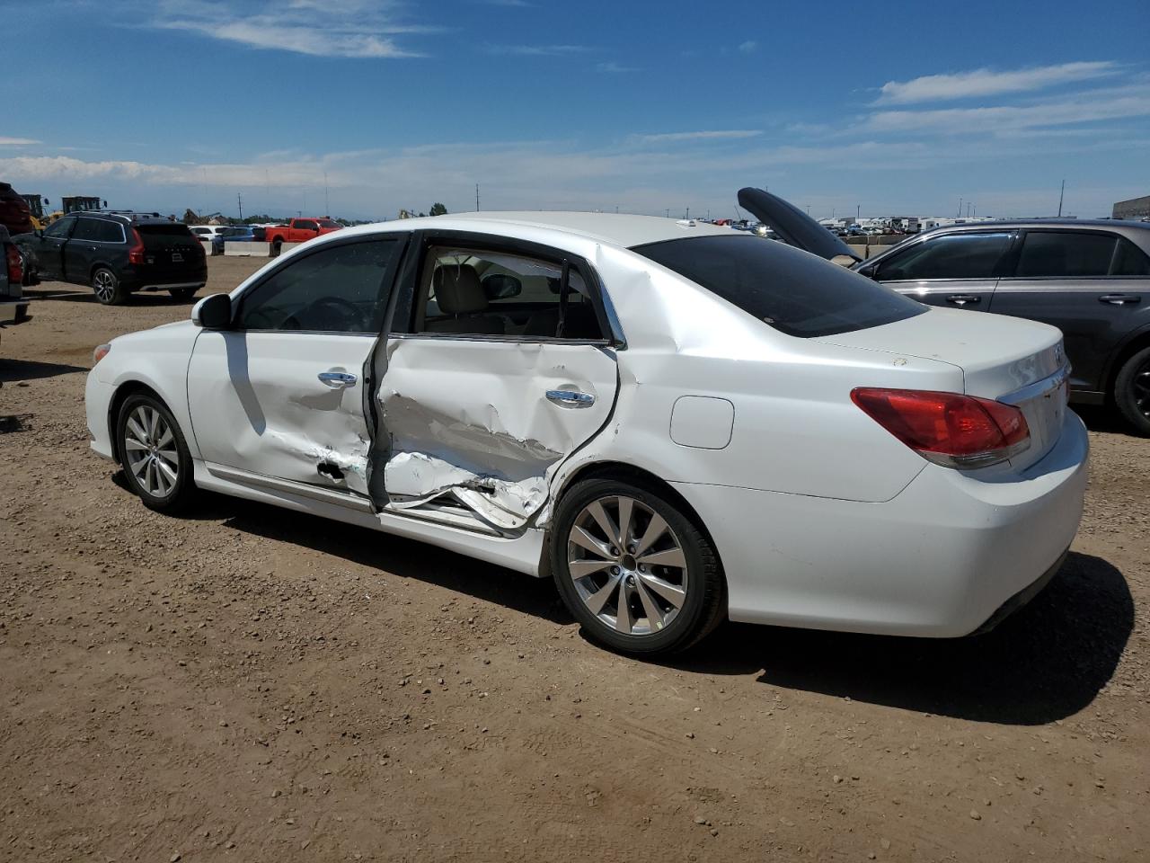 2011 Toyota Avalon Base White vin: 4T1BK3DB3BU387943