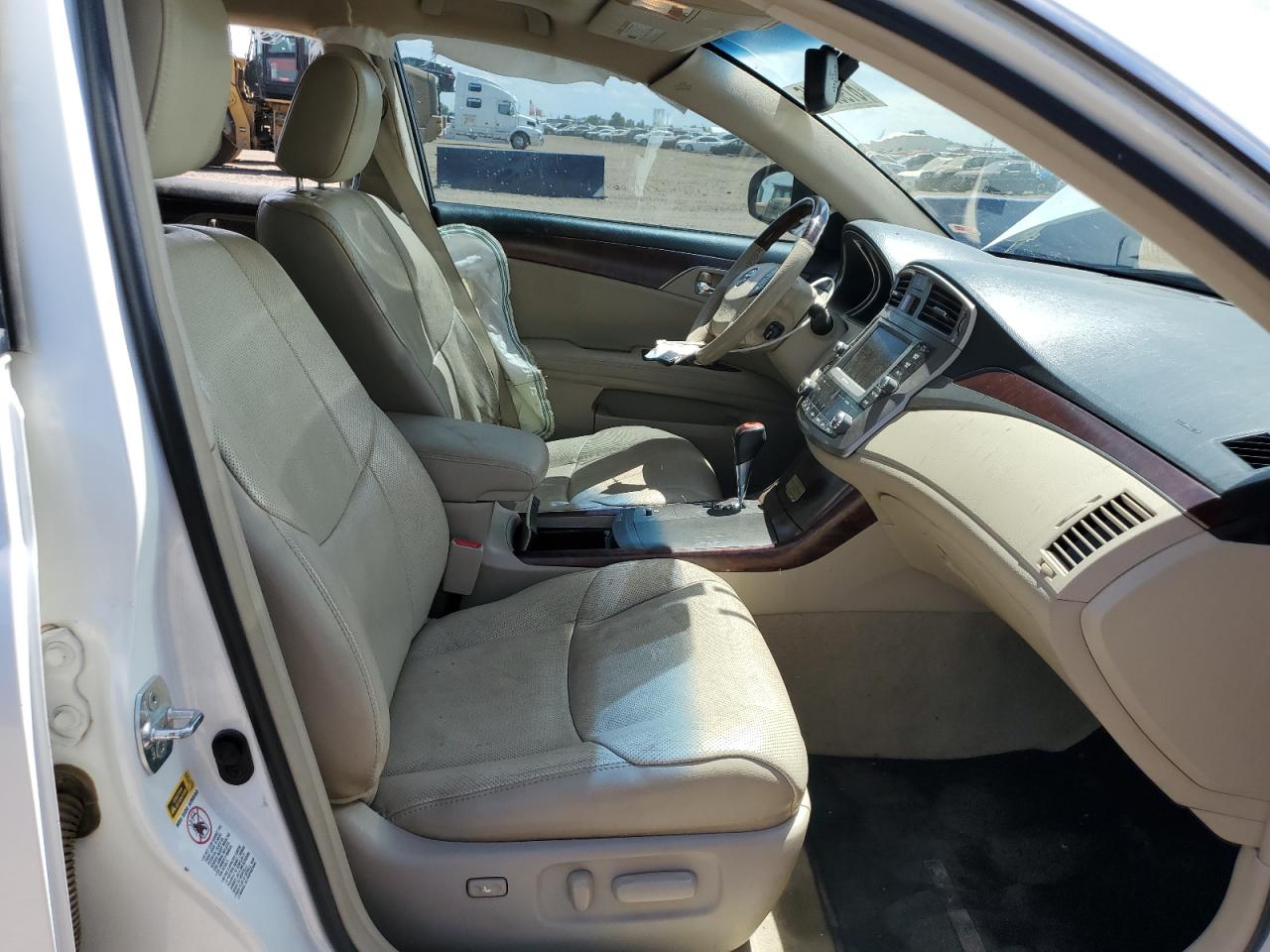 2011 Toyota Avalon Base White vin: 4T1BK3DB3BU387943