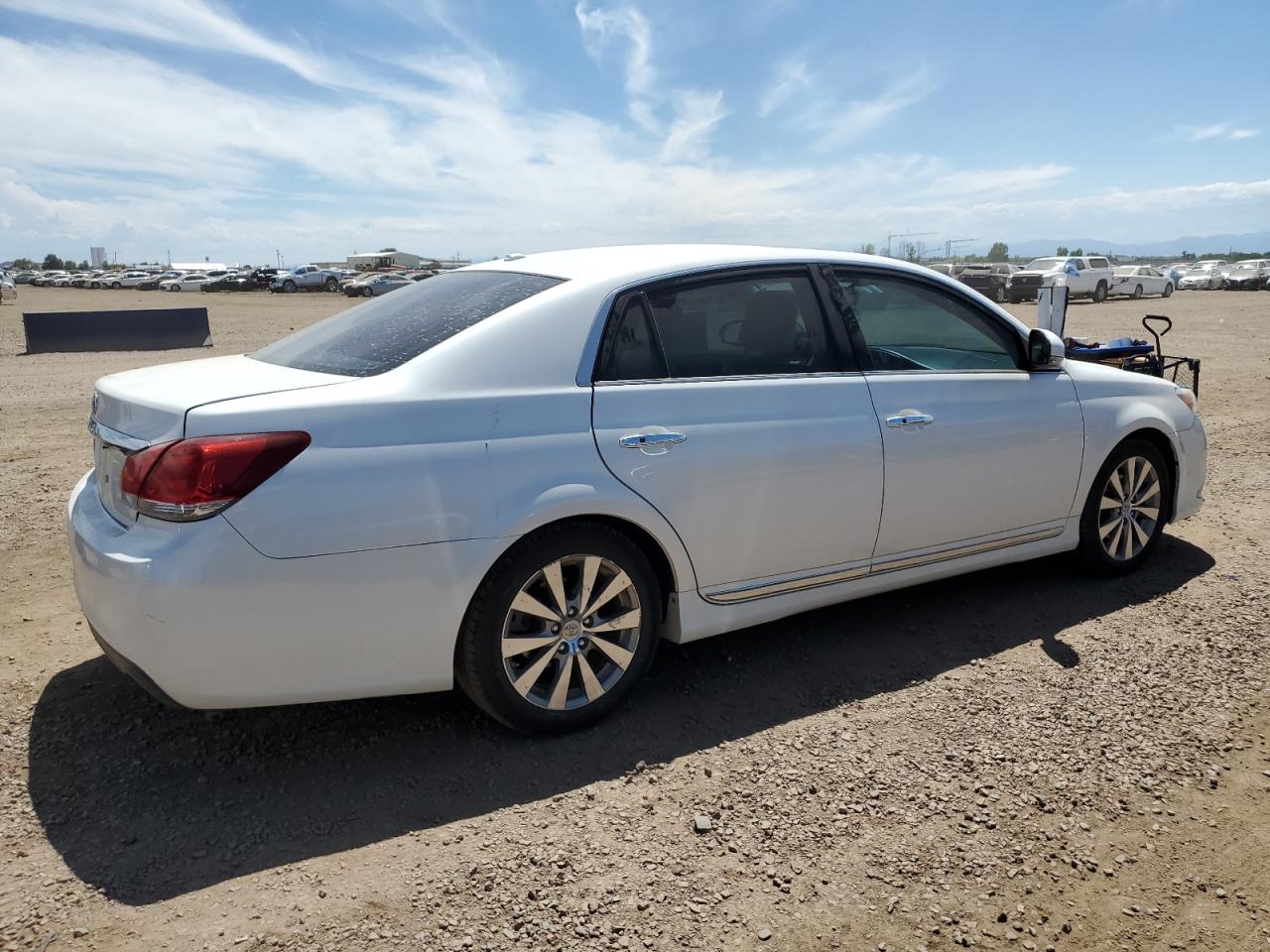 2011 Toyota Avalon Base White vin: 4T1BK3DB3BU387943