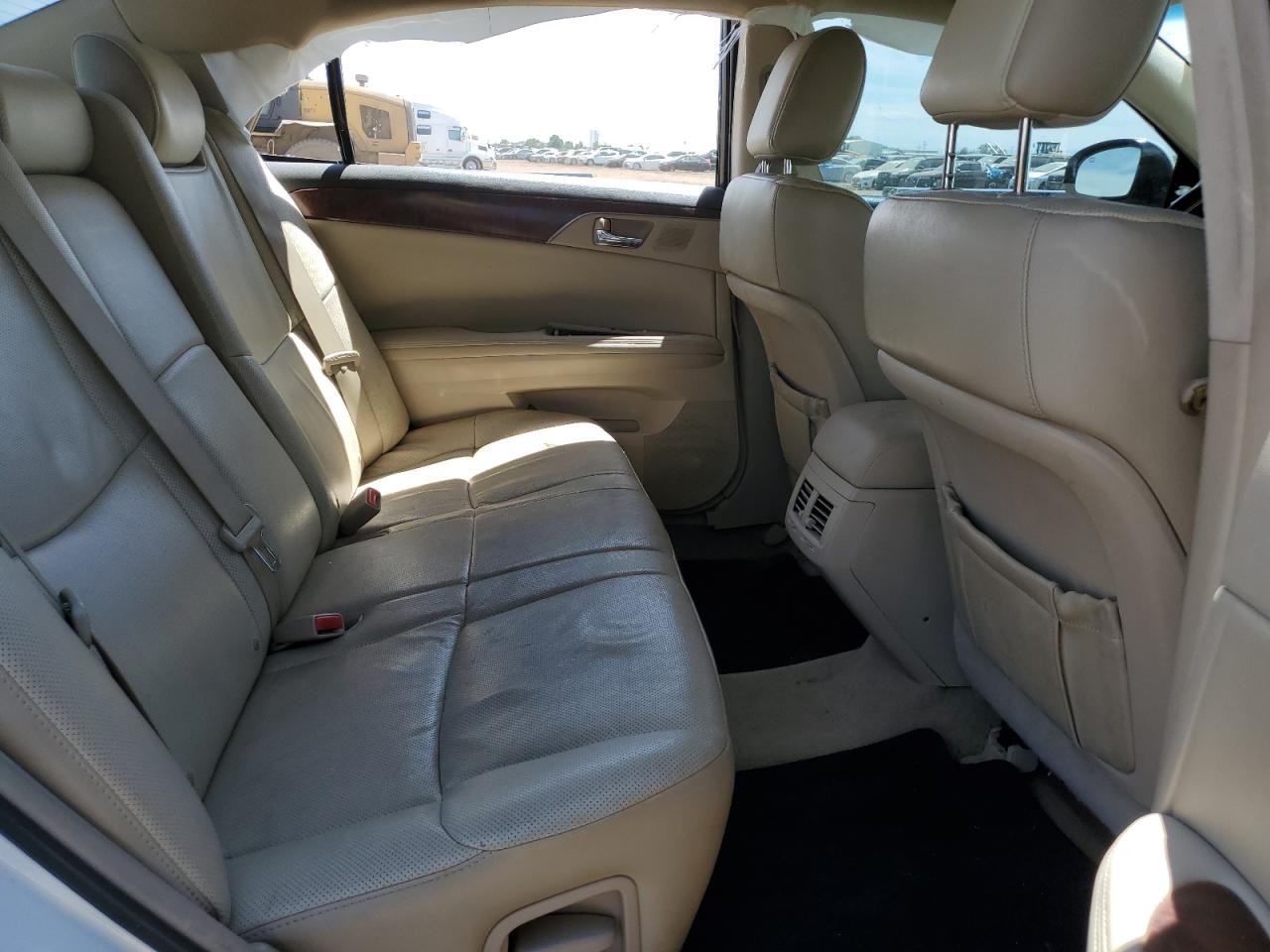 2011 Toyota Avalon Base White vin: 4T1BK3DB3BU387943