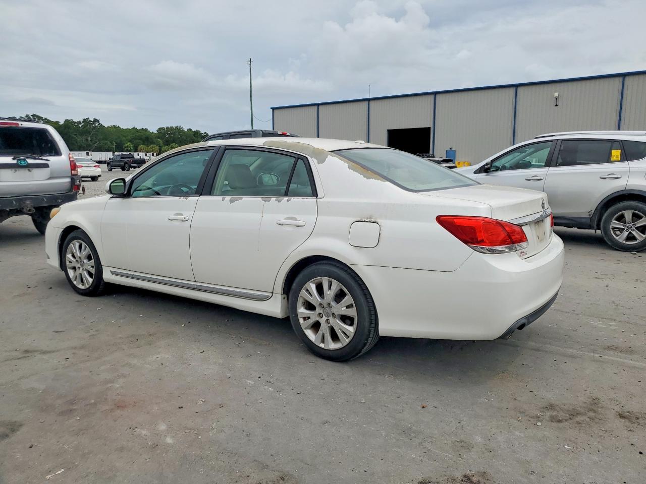 2011 Toyota Avalon Base White vin: 4T1BK3DB3BU413330