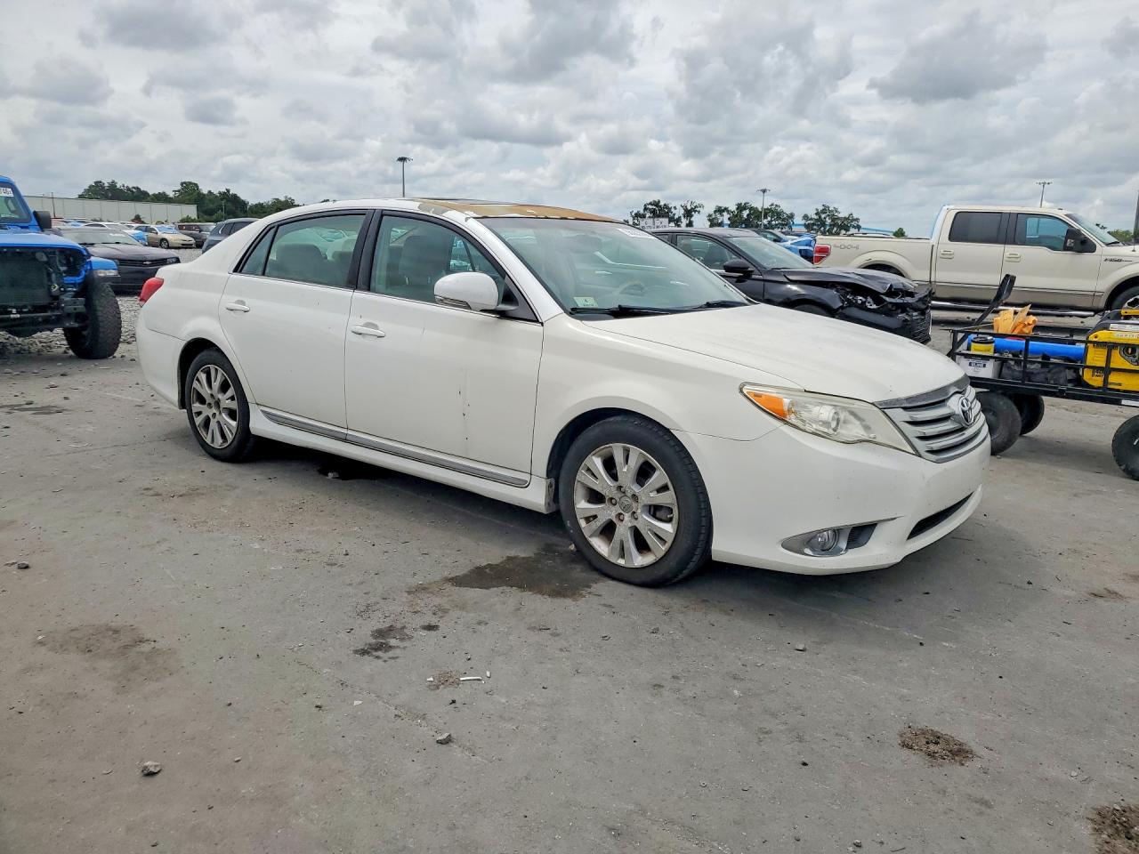 2011 Toyota Avalon Base White vin: 4T1BK3DB3BU413330