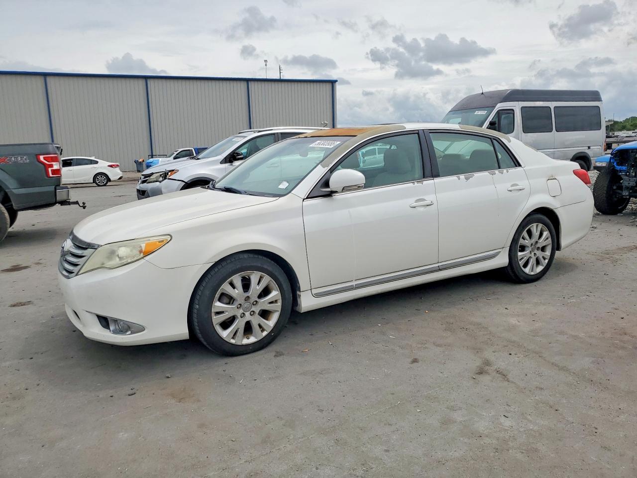 2011 Toyota Avalon Base White vin: 4T1BK3DB3BU413330