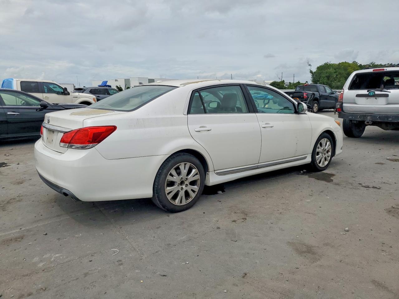 2011 Toyota Avalon Base White vin: 4T1BK3DB3BU413330