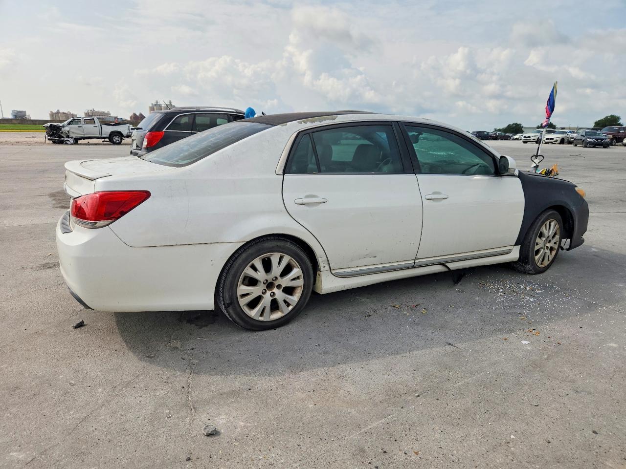2011 Toyota Avalon Base White vin: 4T1BK3DB3BU418897