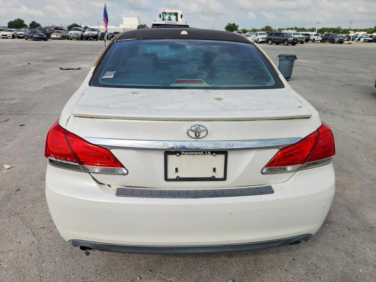 2011 Toyota Avalon Base White vin: 4T1BK3DB3BU418897