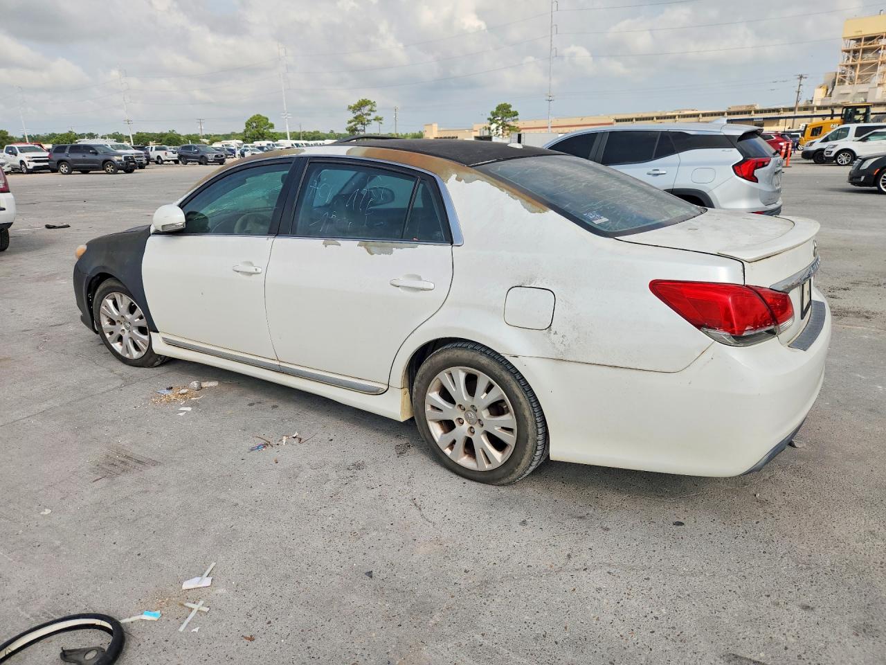 2011 Toyota Avalon Base White vin: 4T1BK3DB3BU418897