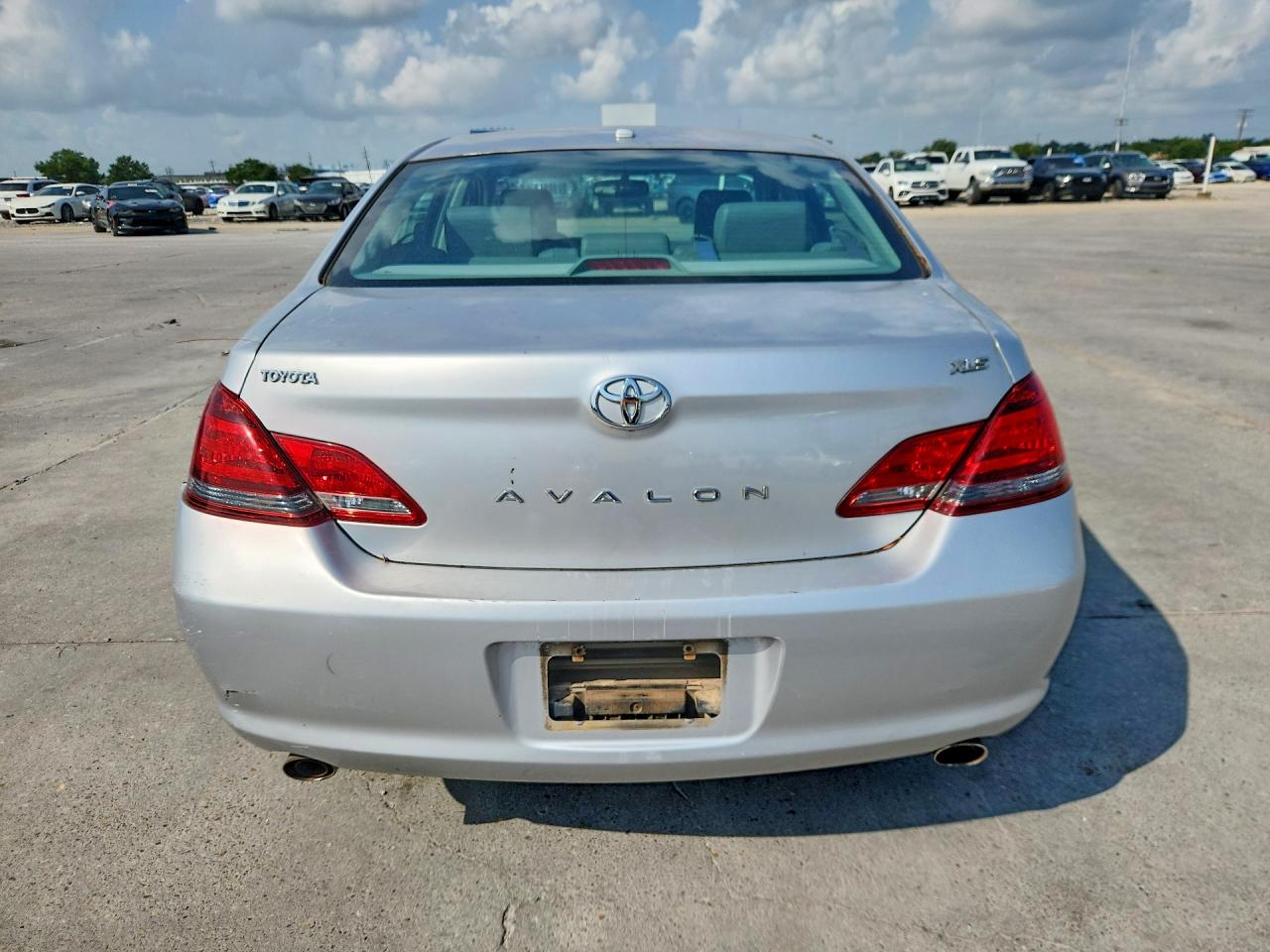 2010 Toyota Avalon Xls Silver vin: 4T1BK3DB4AU358675