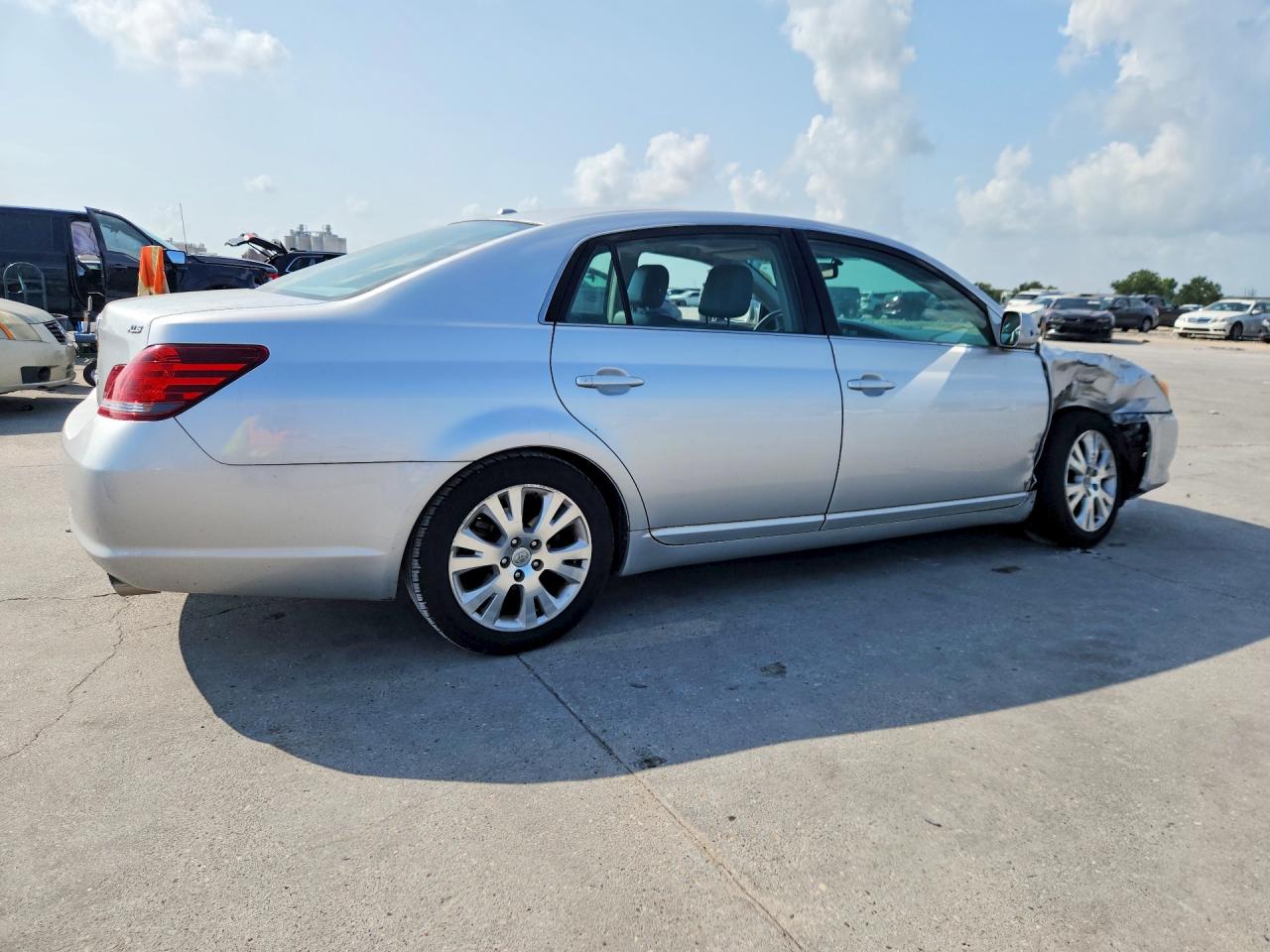 2010 Toyota Avalon Xls Silver vin: 4T1BK3DB4AU358675