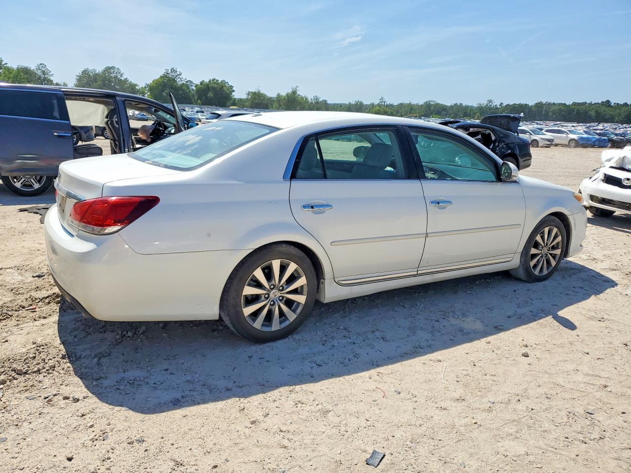 2011 Toyota Avalon Limited Белый vin: 4T1BK3DB4BU375509