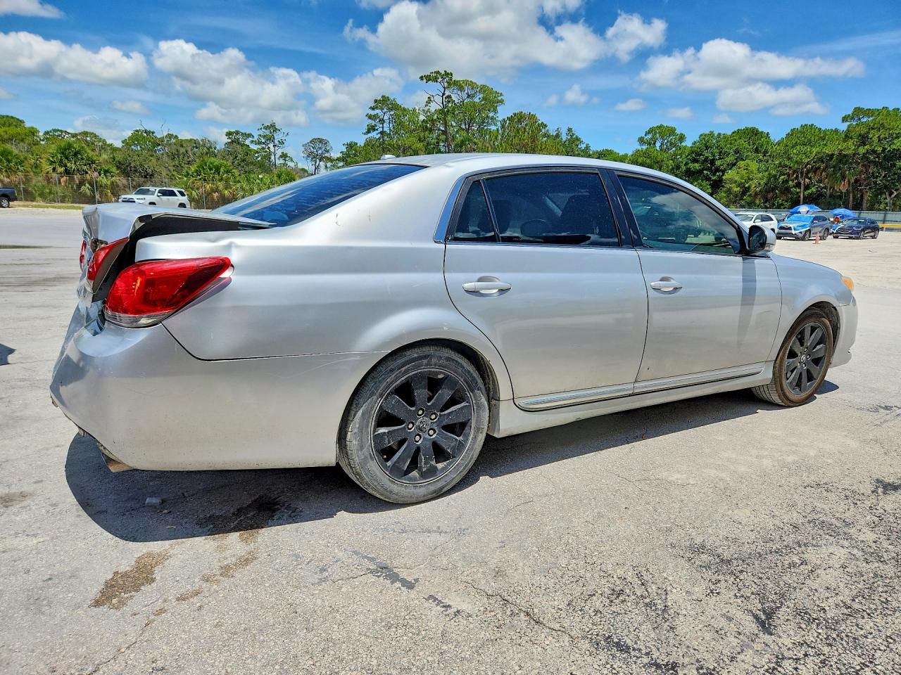 2011 Toyota Avalon Base Silver vin: 4T1BK3DB4BU384579