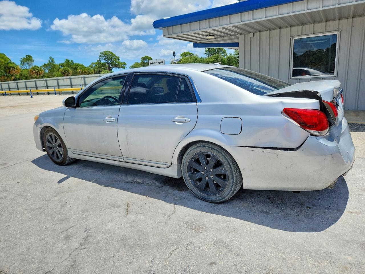 2011 Toyota Avalon Base Silver vin: 4T1BK3DB4BU384579