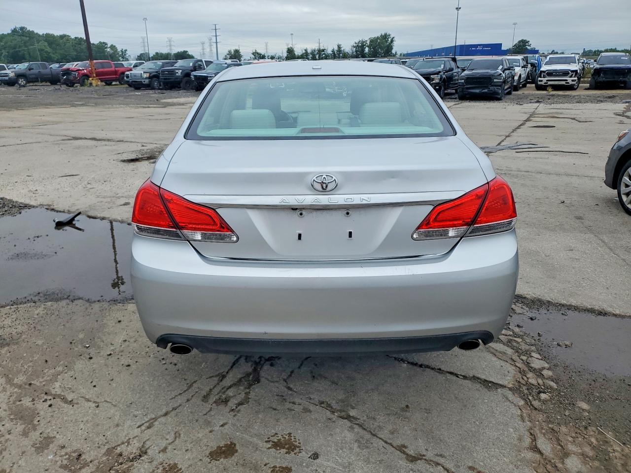 2011 Toyota Avalon Limited Silver vin: 4T1BK3DB4BU403180