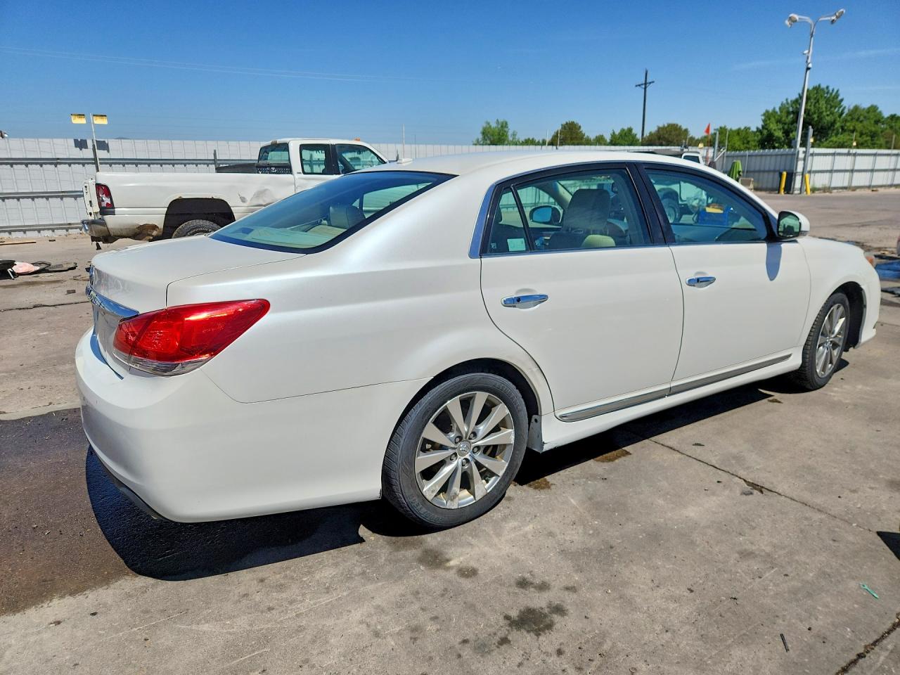 2011 Toyota Avalon Limited White vin: 4T1BK3DB4BU413823