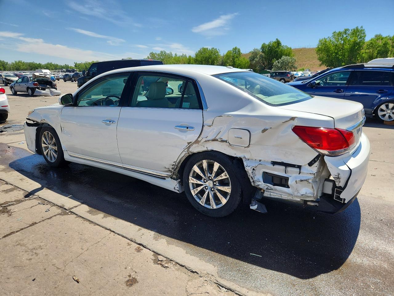 2011 Toyota Avalon Limited White vin: 4T1BK3DB4BU413823