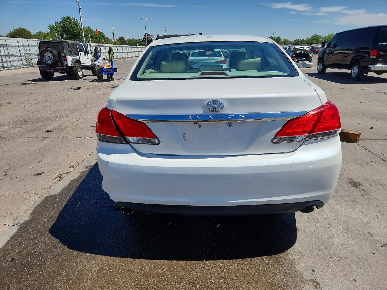 2011 Toyota Avalon Limited White vin: 4T1BK3DB4BU413823