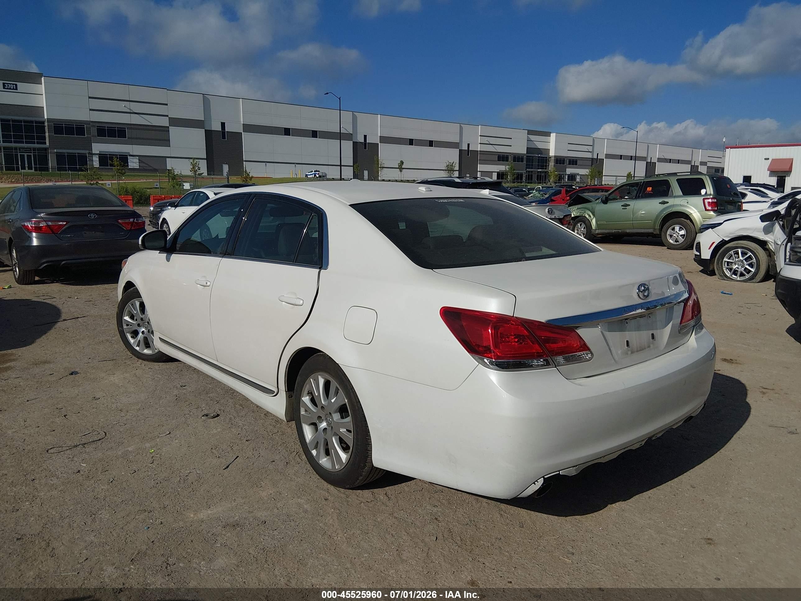 2011 Toyota Avalon   White vin: 4T1BK3DB4BU430914