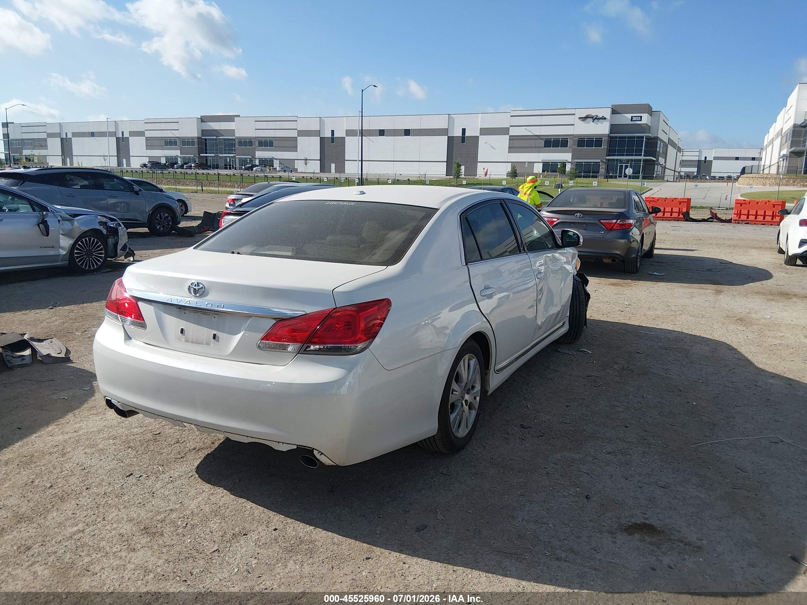 2011 Toyota Avalon   White vin: 4T1BK3DB4BU430914