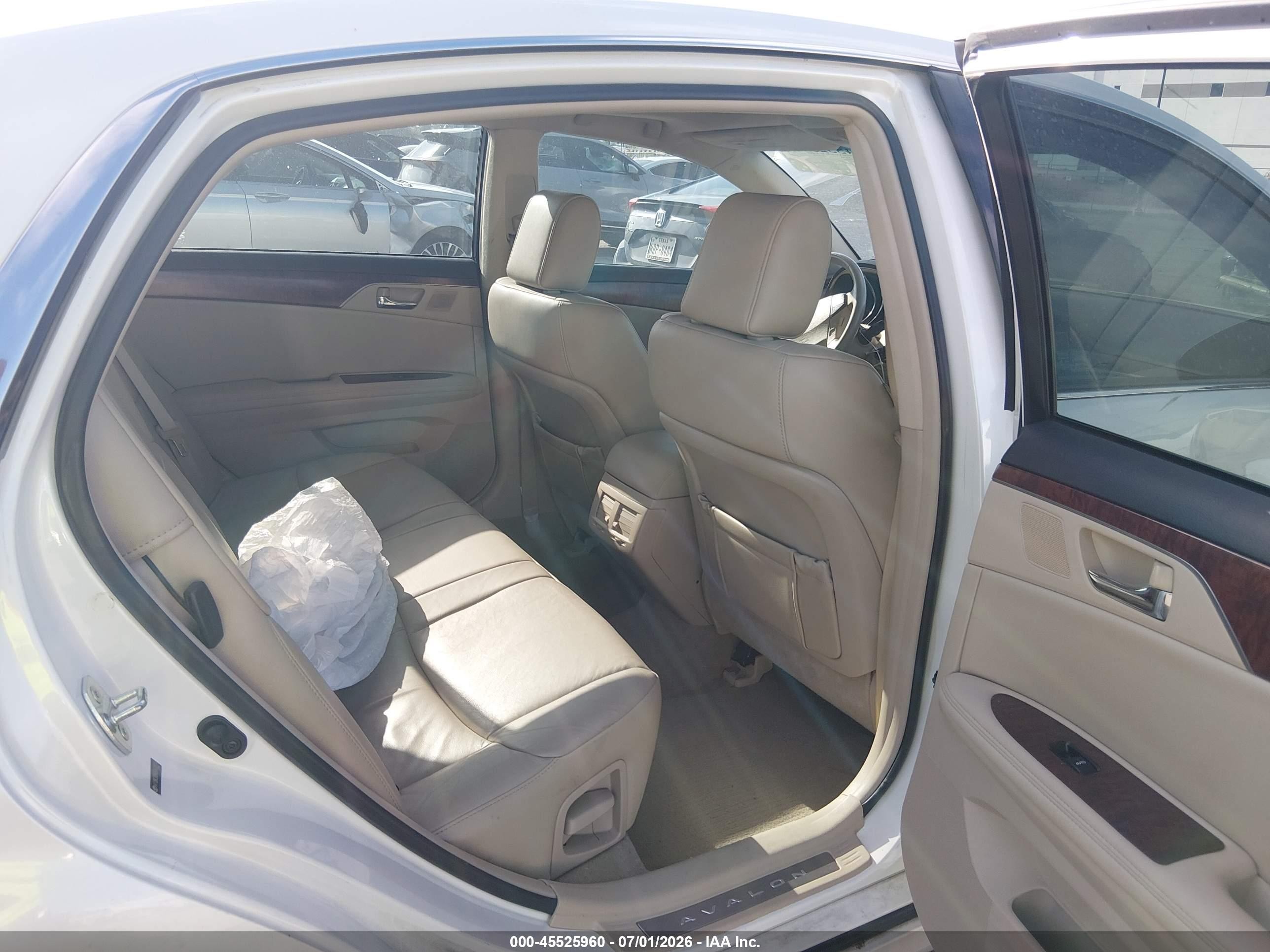 2011 Toyota Avalon   White vin: 4T1BK3DB4BU430914