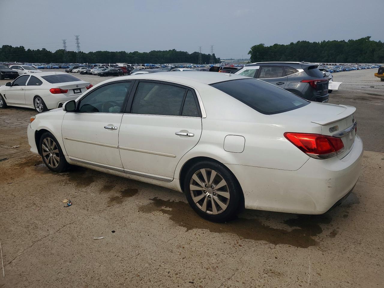 2011 Toyota Avalon Limited White vin: 4T1BK3DB4BU436714