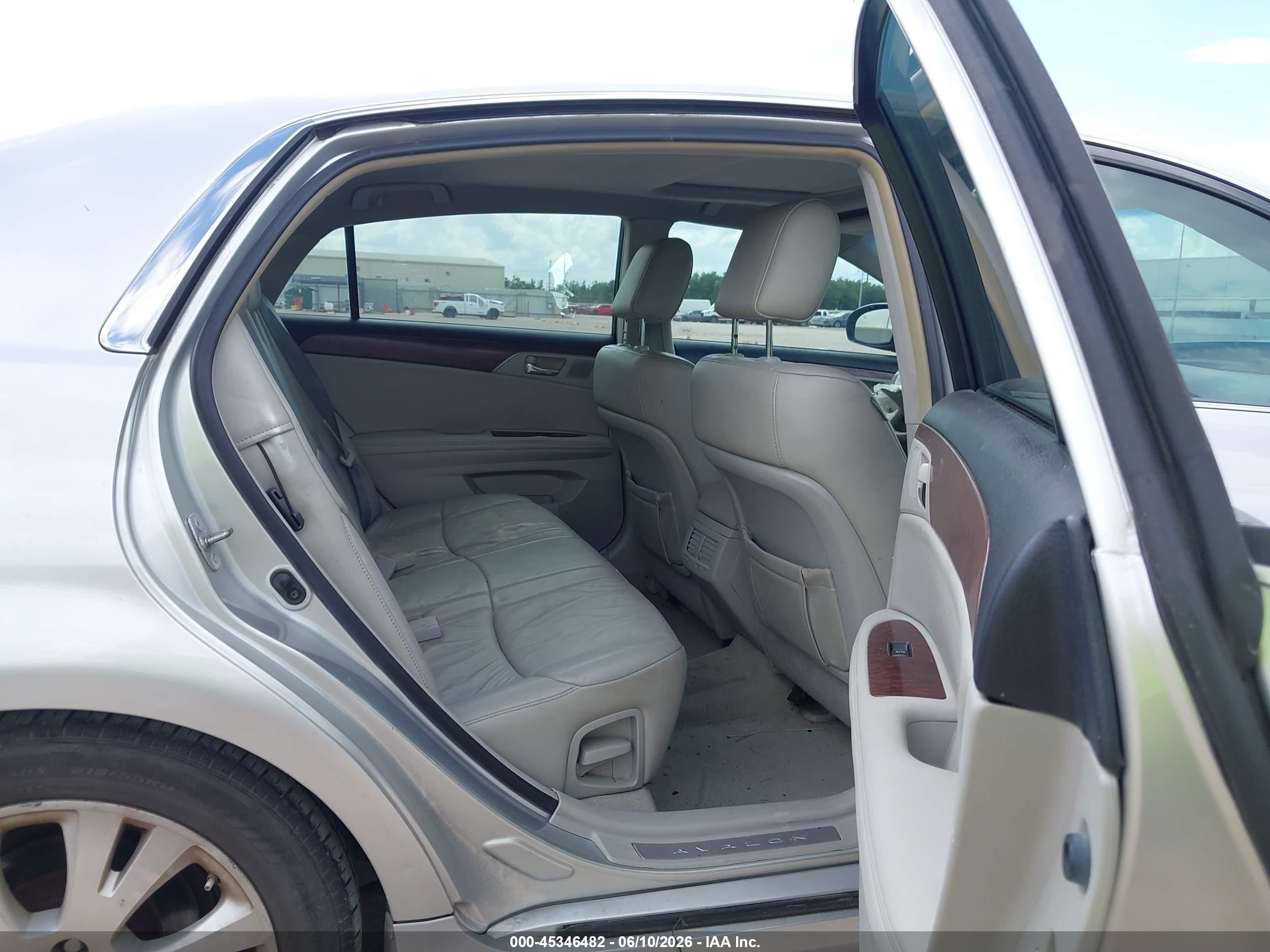 2012 Toyota Avalon   Серебряный vin: 4T1BK3DB4CU444586