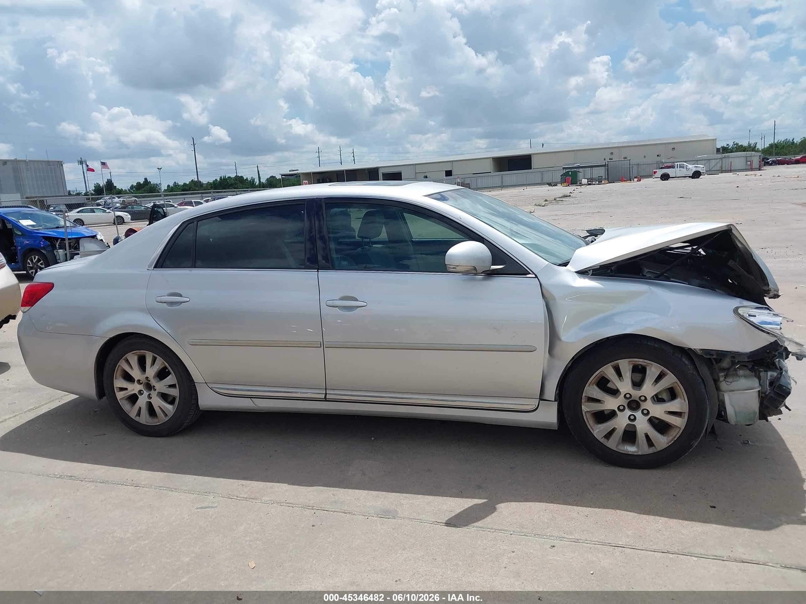 2012 Toyota Avalon   Серебряный vin: 4T1BK3DB4CU444586