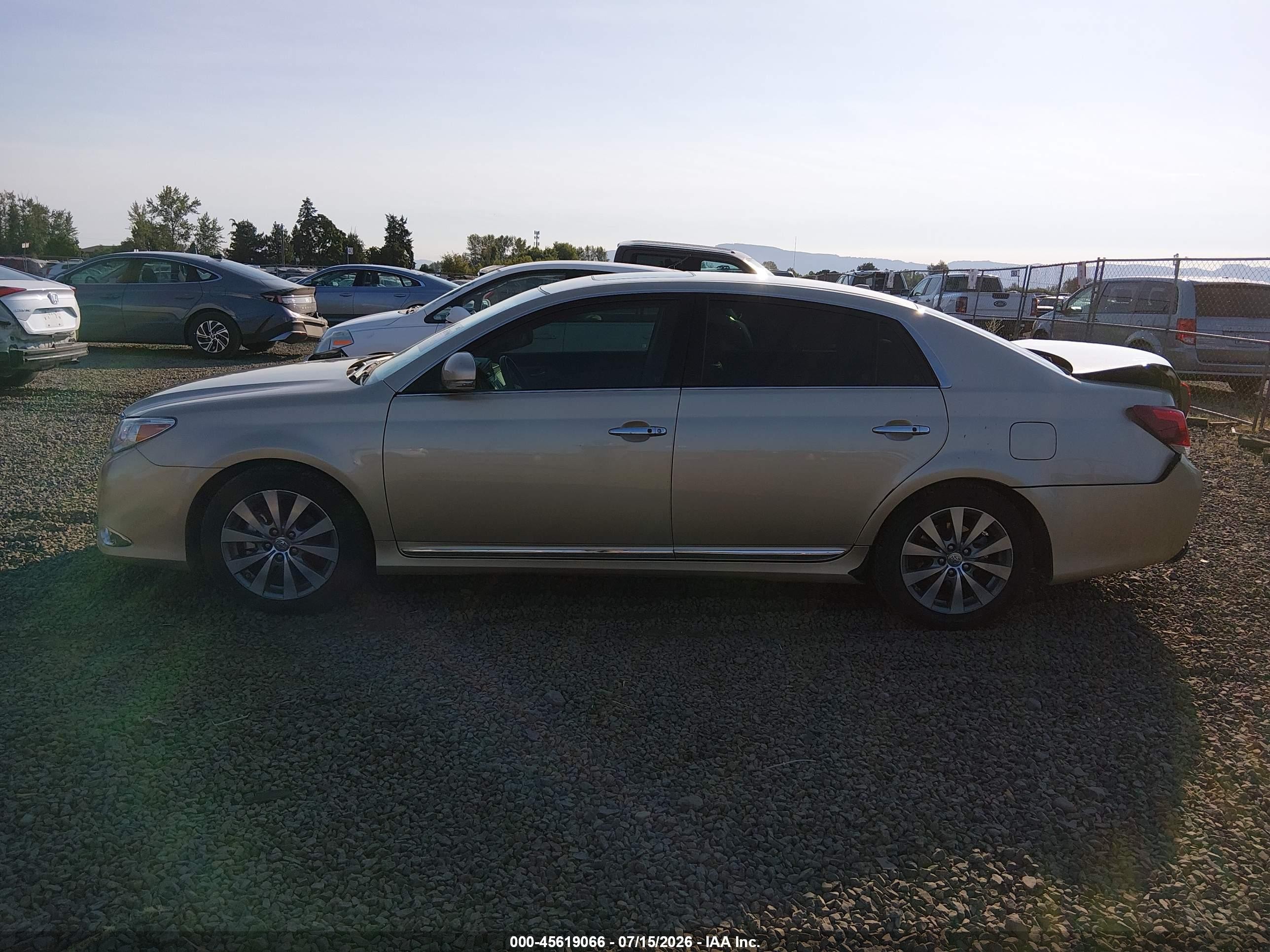 2012 Toyota Avalon Limited Gold vin: 4T1BK3DB4CU459895