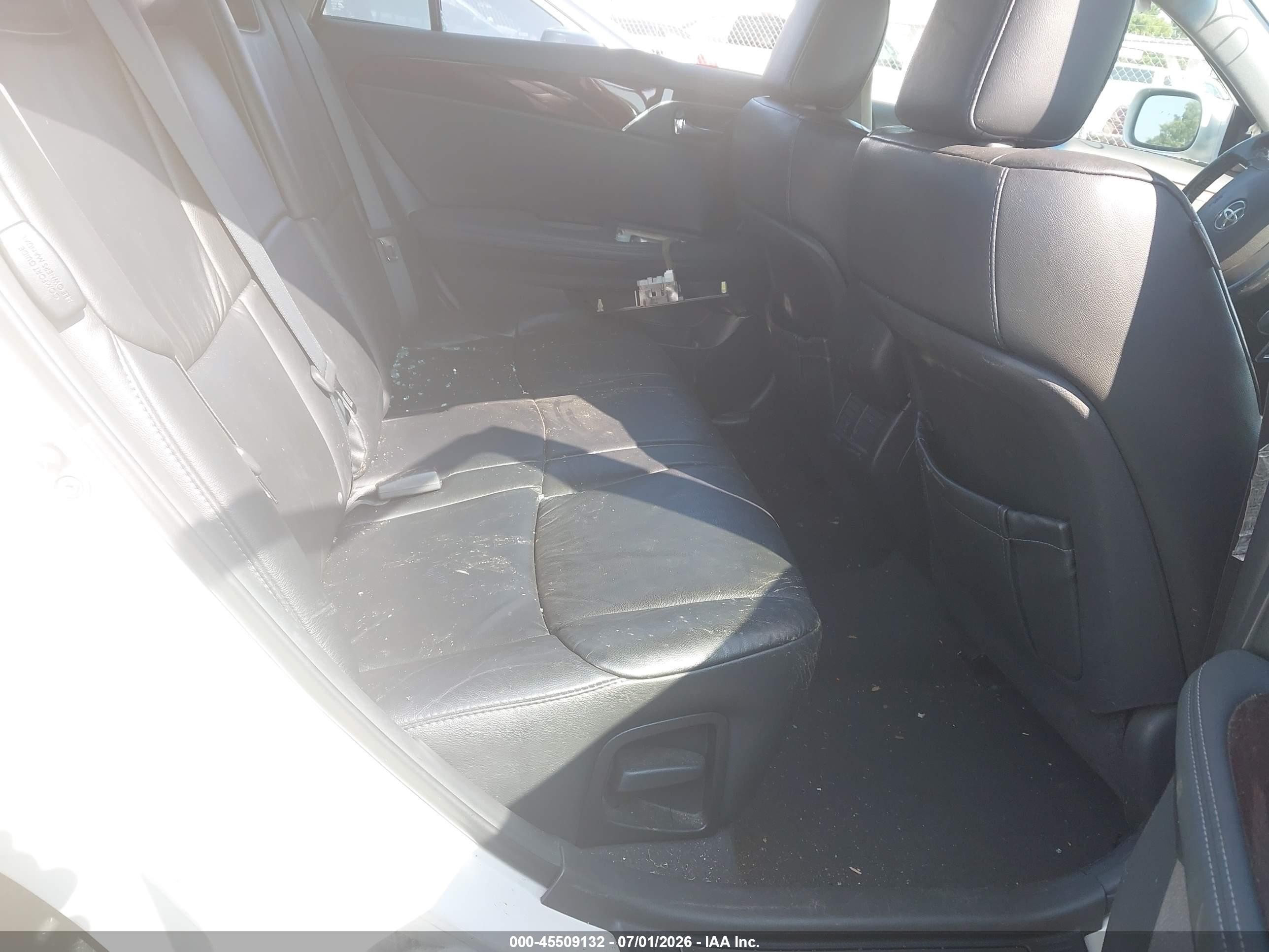2010 Toyota Avalon Xls White vin: 4T1BK3DB5AU354523