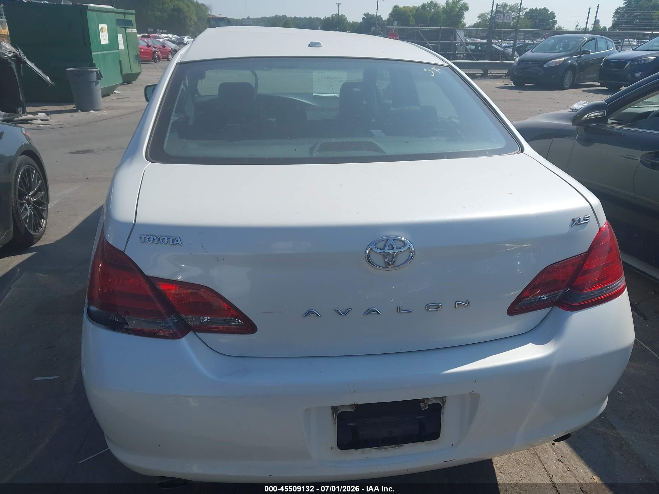 2010 Toyota Avalon Xls White vin: 4T1BK3DB5AU354523