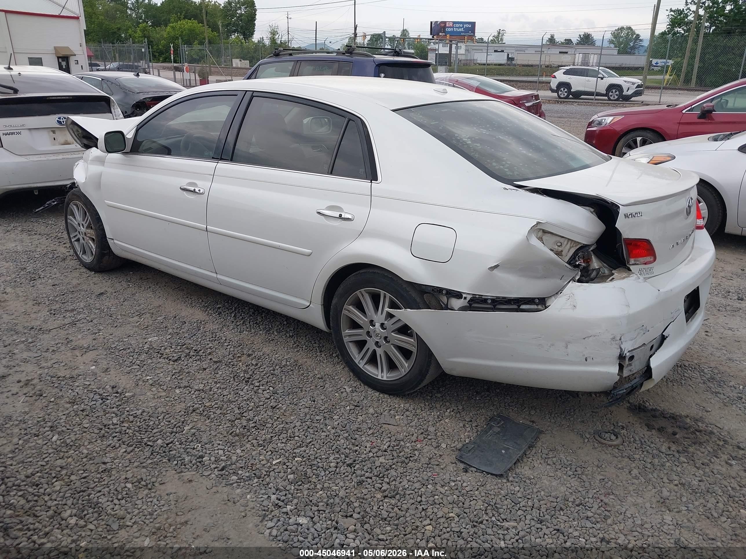 2010 Toyota Avalon Limited White vin: 4T1BK3DB5AU360225