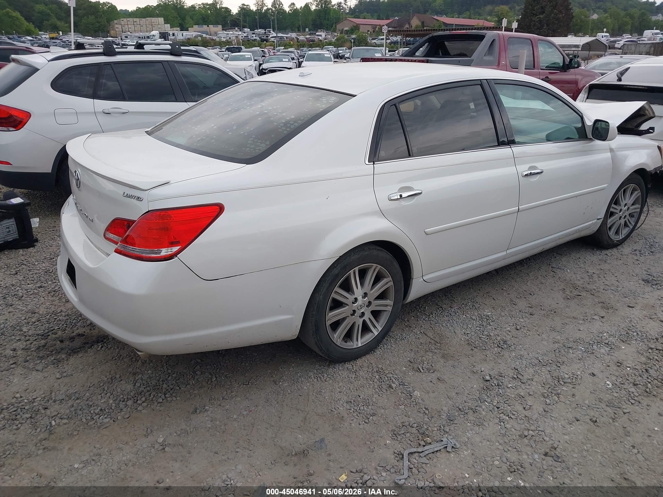 2010 Toyota Avalon Limited White vin: 4T1BK3DB5AU360225
