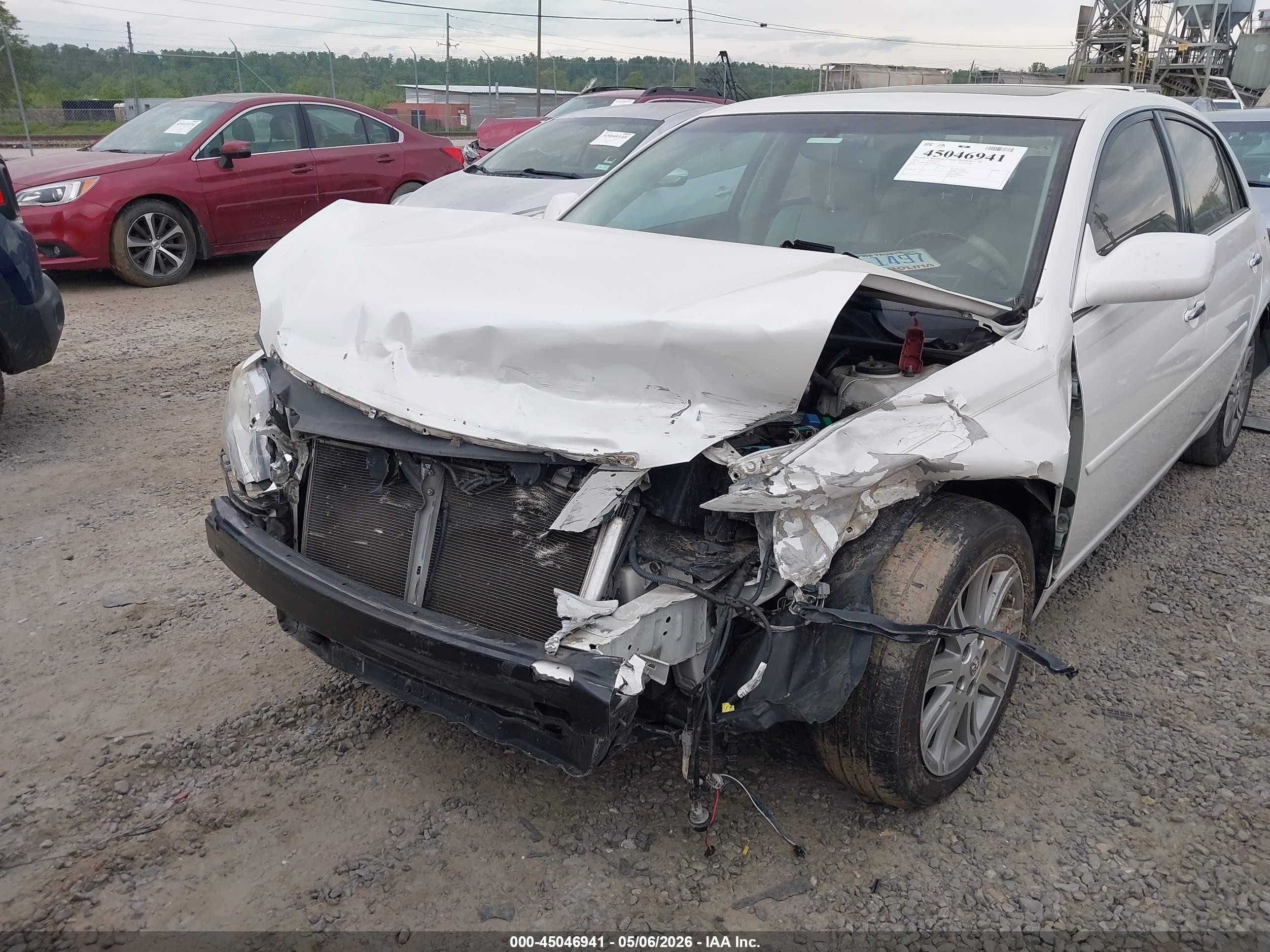 2010 Toyota Avalon Limited White vin: 4T1BK3DB5AU360225