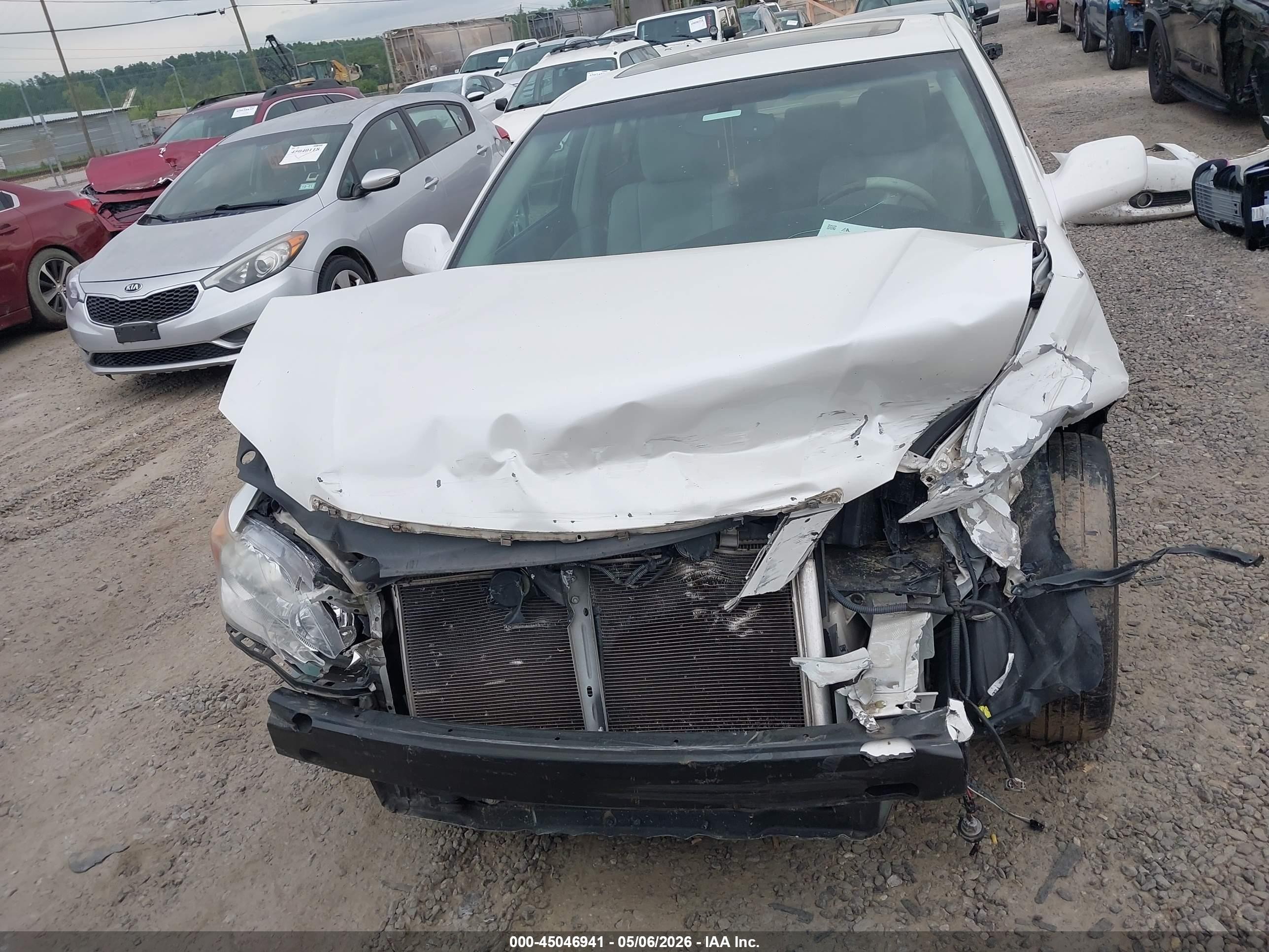 2010 Toyota Avalon Limited White vin: 4T1BK3DB5AU360225