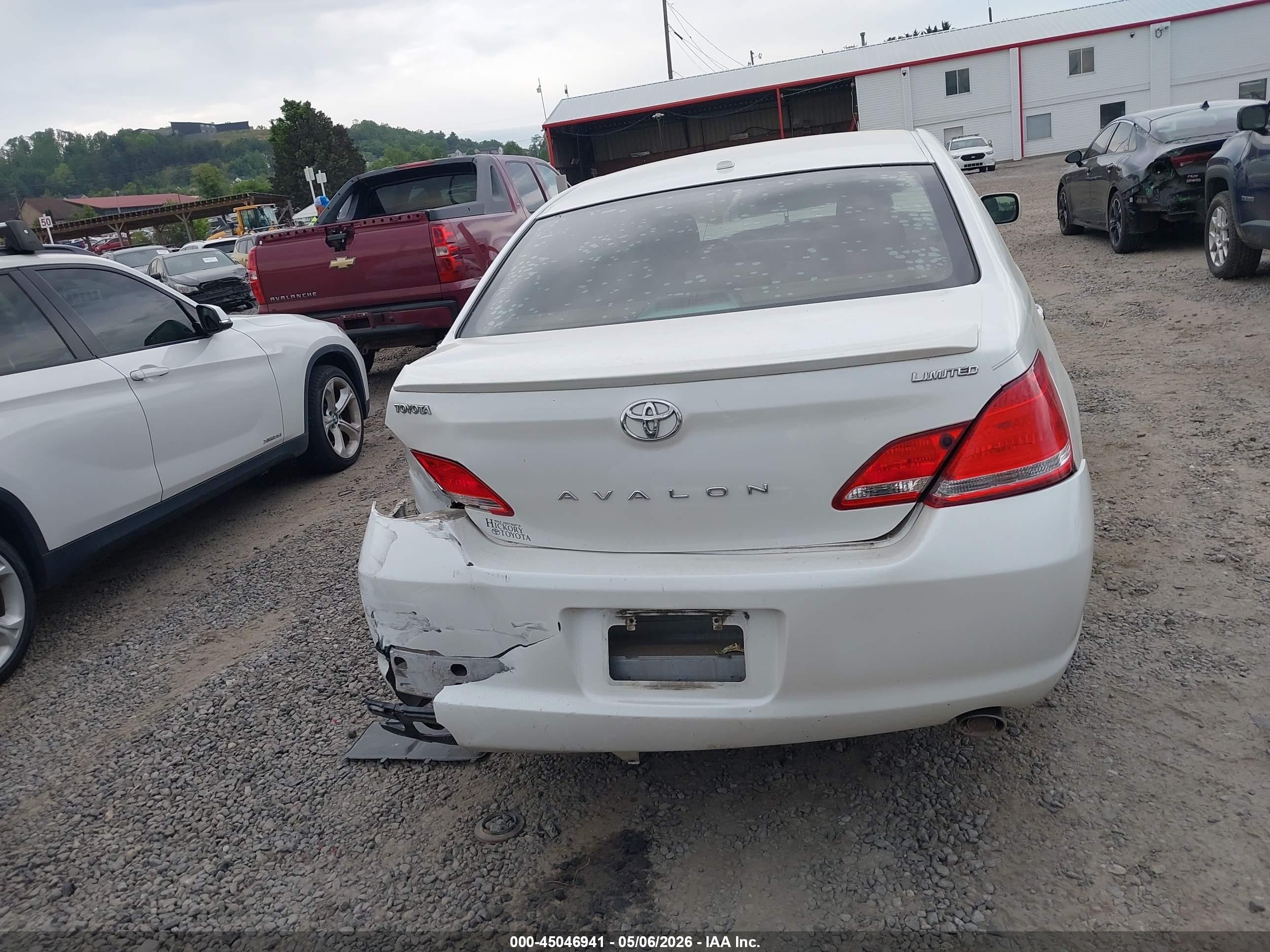 2010 Toyota Avalon Limited White vin: 4T1BK3DB5AU360225