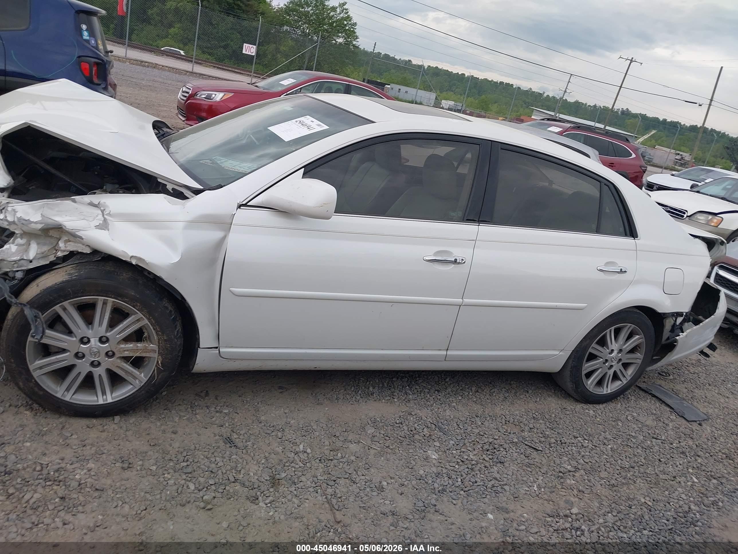 2010 Toyota Avalon Limited White vin: 4T1BK3DB5AU360225