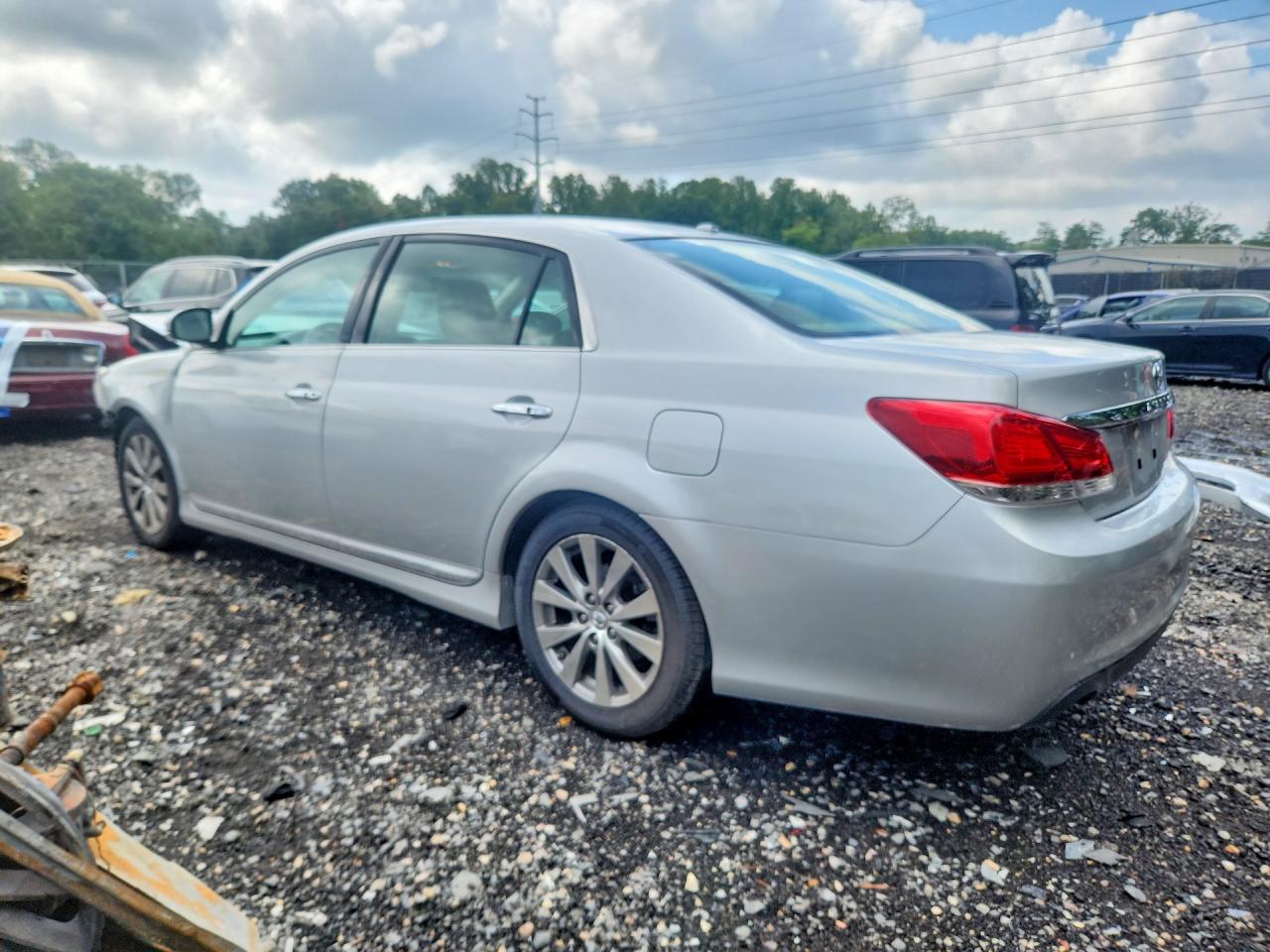 2011 Toyota Avalon Limited Серебряный vin: 4T1BK3DB5BU377432