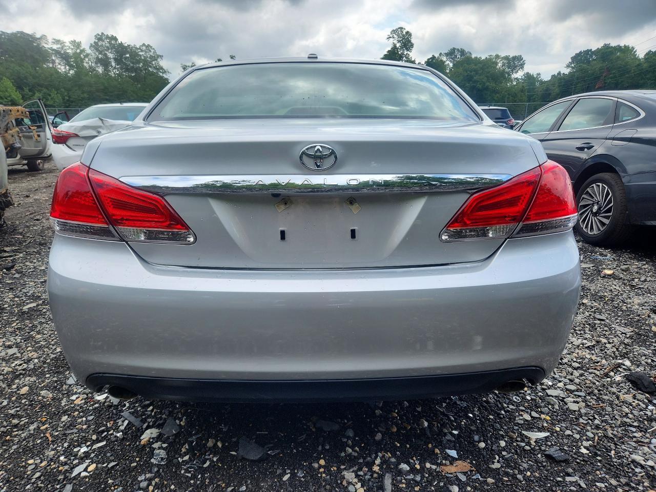 2011 Toyota Avalon Limited Серебряный vin: 4T1BK3DB5BU377432