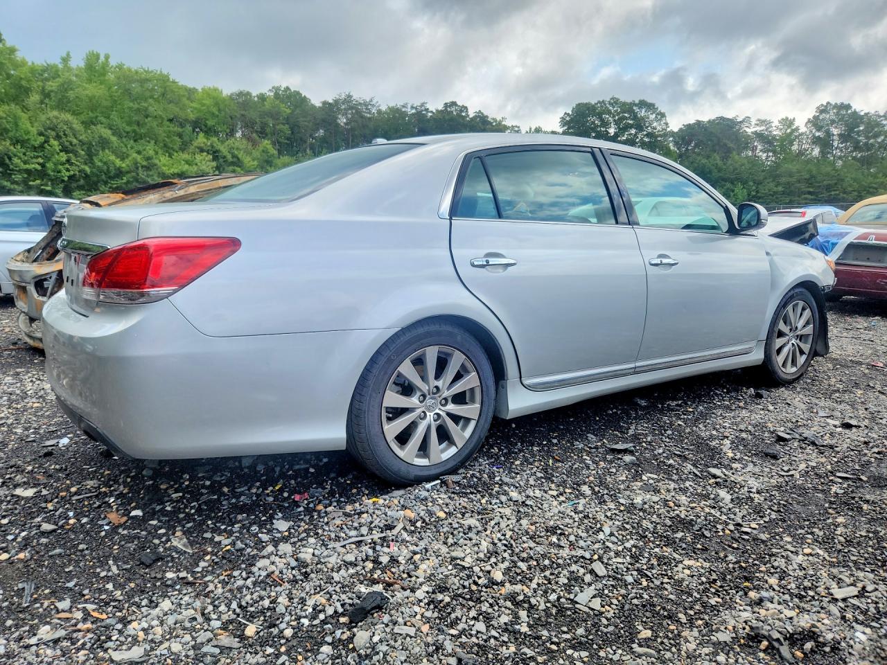 2011 Toyota Avalon Limited Серебряный vin: 4T1BK3DB5BU377432