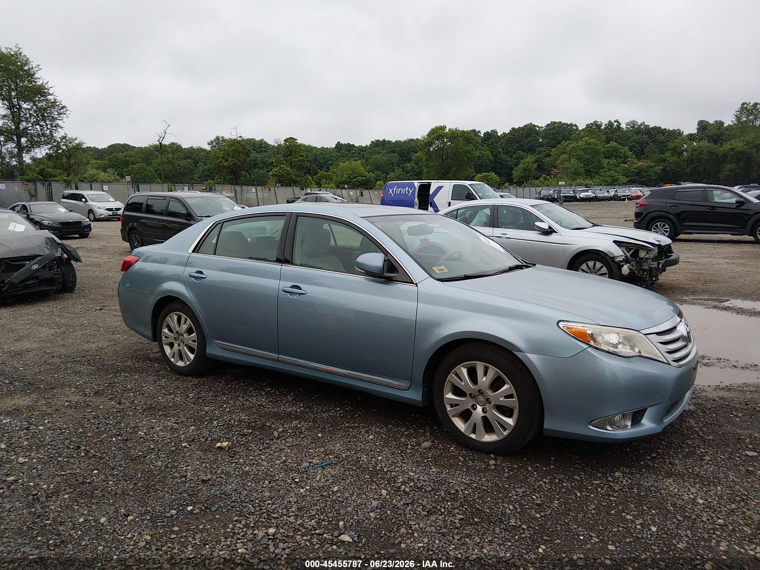 2011 Toyota Avalon   Blue vin: 4T1BK3DB5BU390875