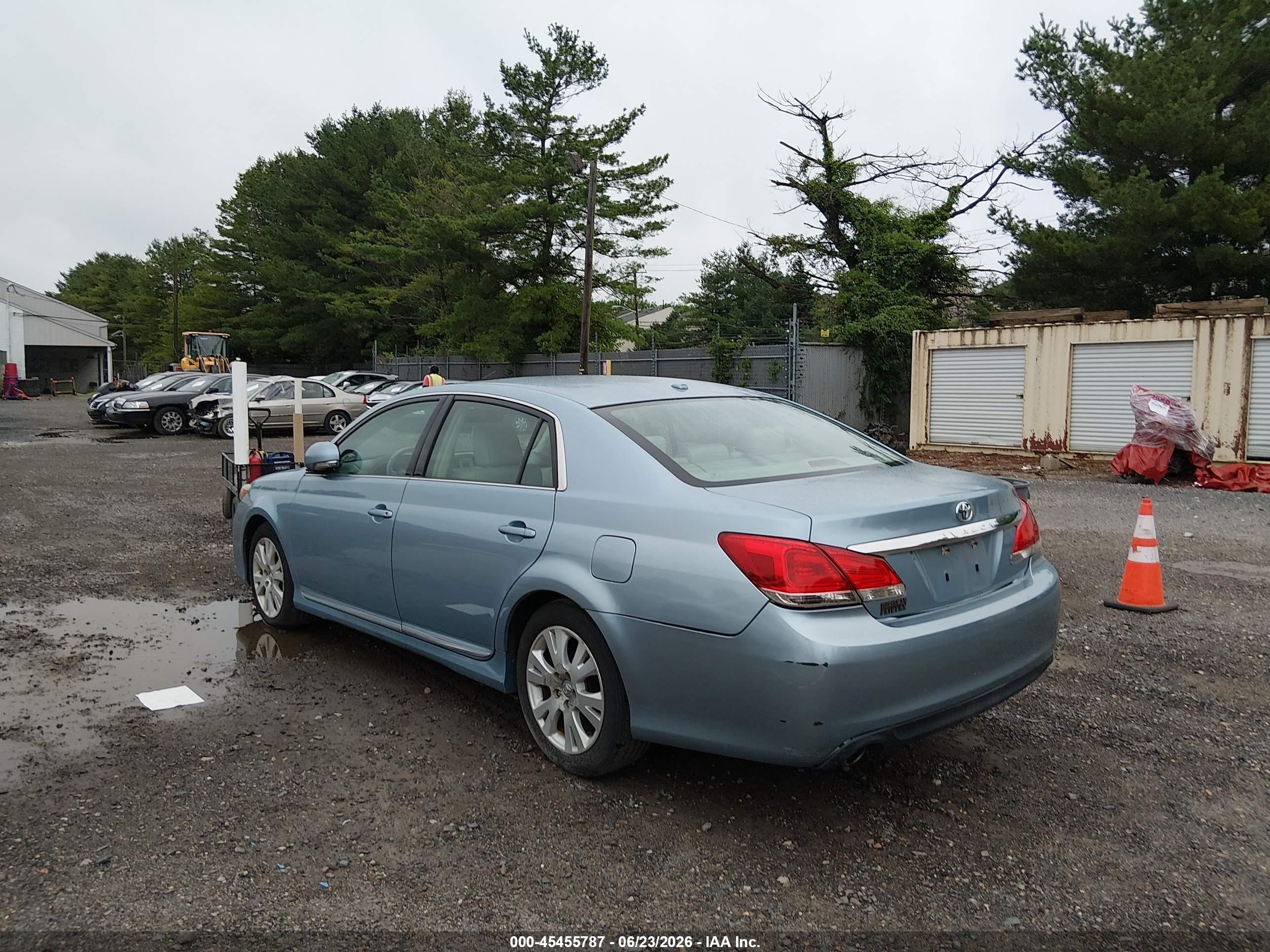 2011 Toyota Avalon   Blue vin: 4T1BK3DB5BU390875