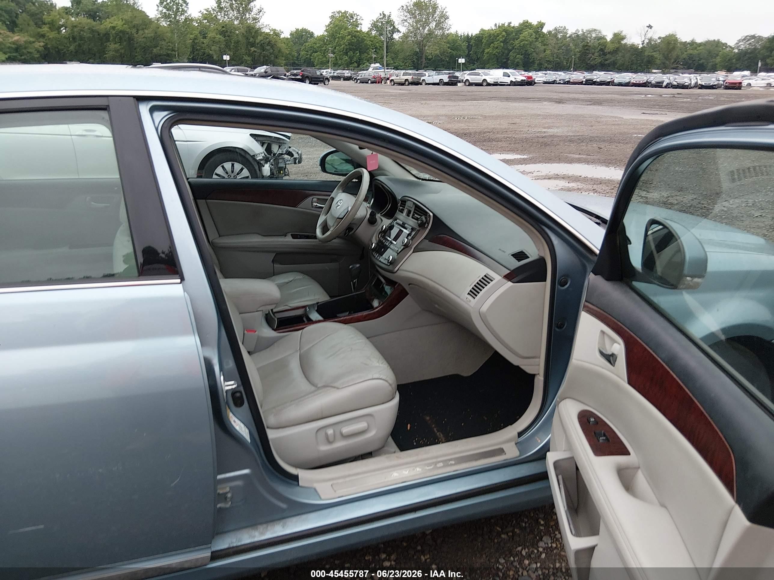 2011 Toyota Avalon   Blue vin: 4T1BK3DB5BU390875