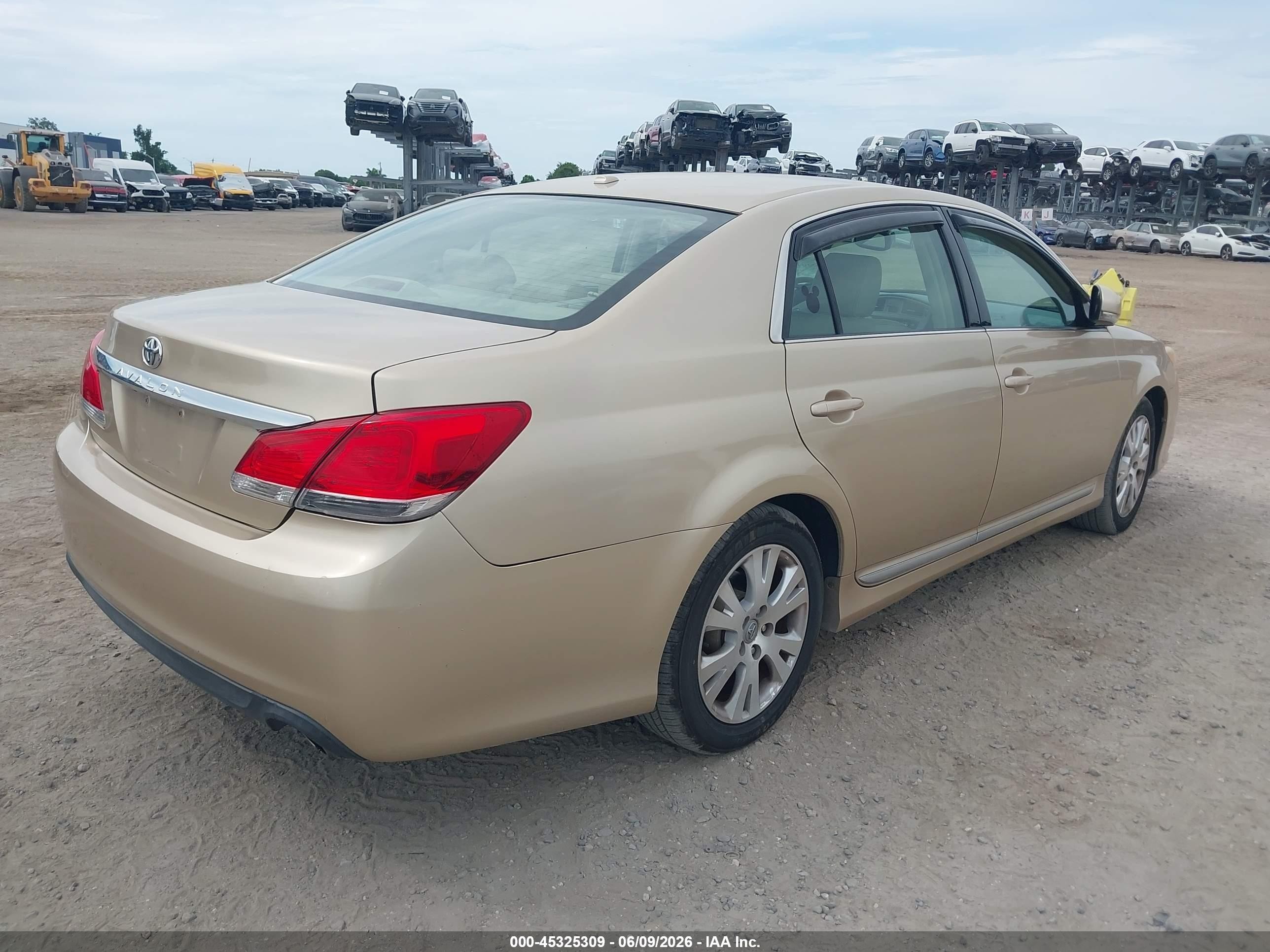 2011 Toyota Avalon   Золотой vin: 4T1BK3DB5BU394182