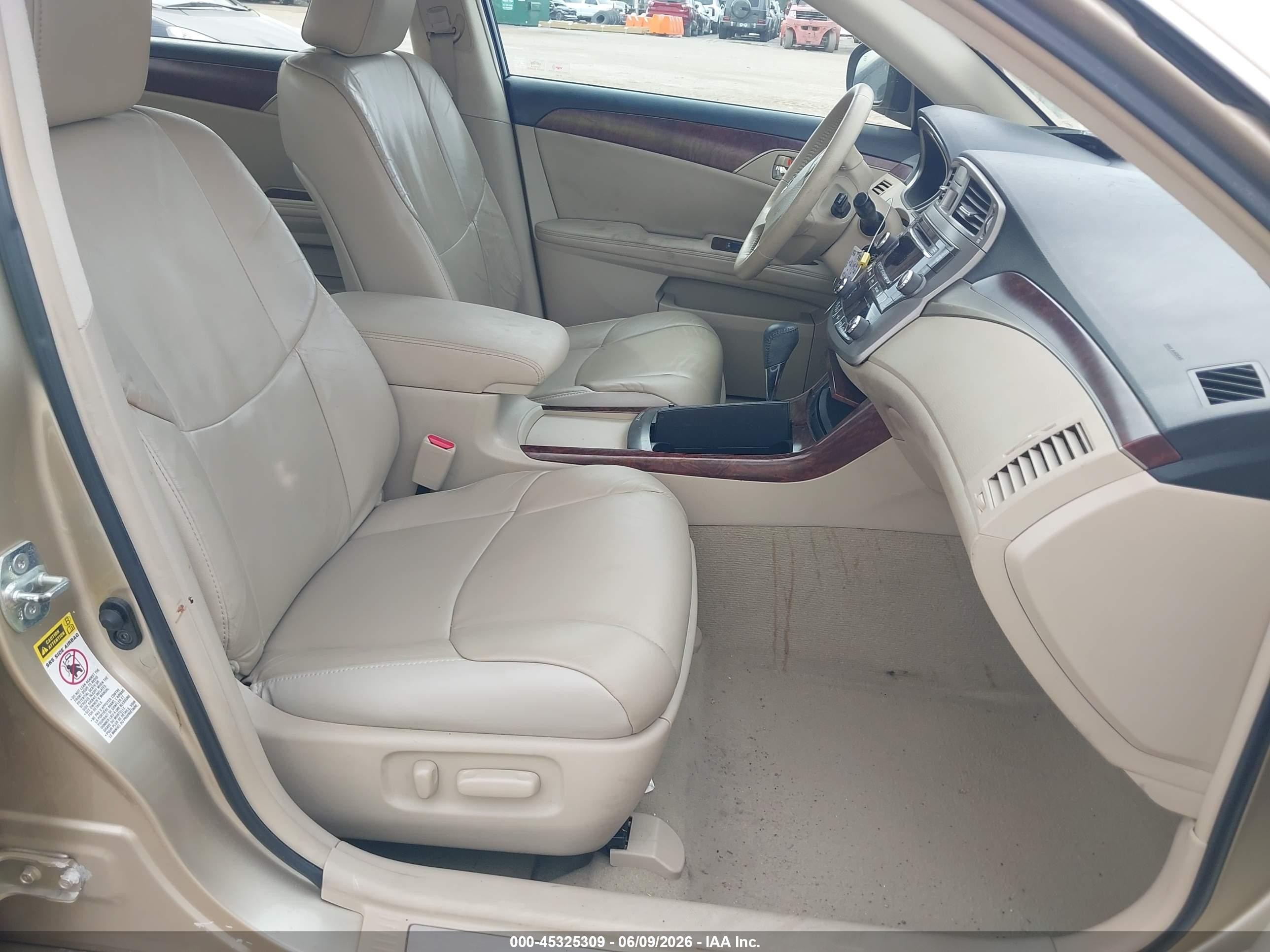 2011 Toyota Avalon   Золотой vin: 4T1BK3DB5BU394182